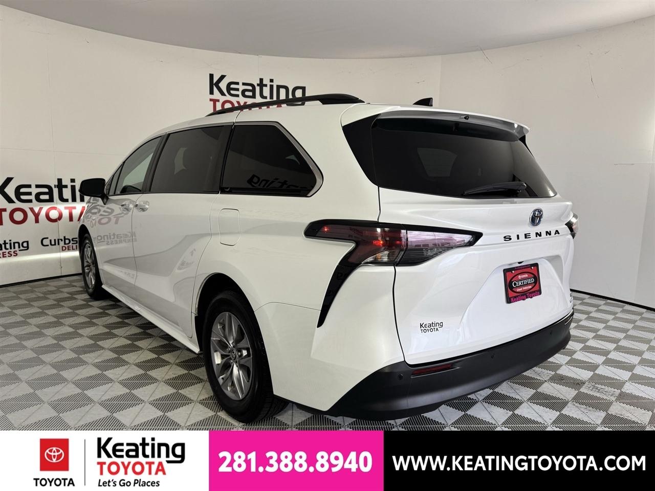 Toyota Sienna XLE 7-Passenger 2024