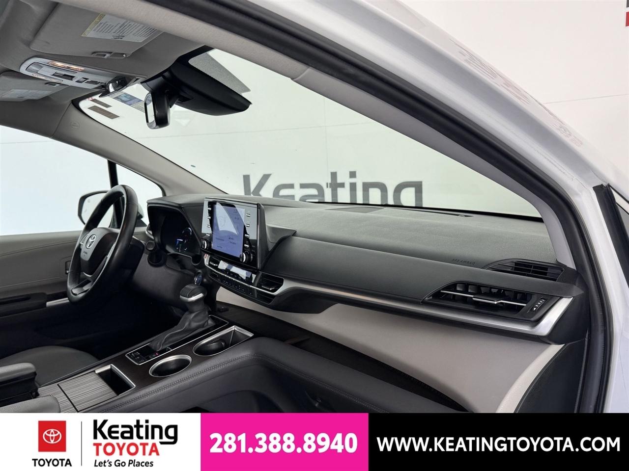Toyota Sienna XLE 7-Passenger 2024