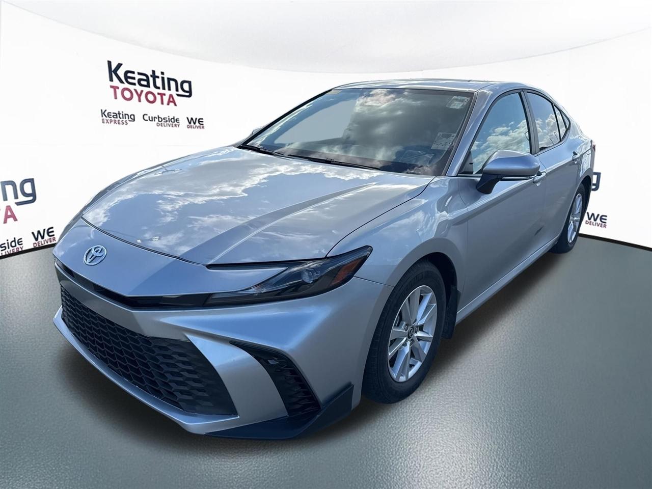 Toyota Camry Hybrid XLE 2025