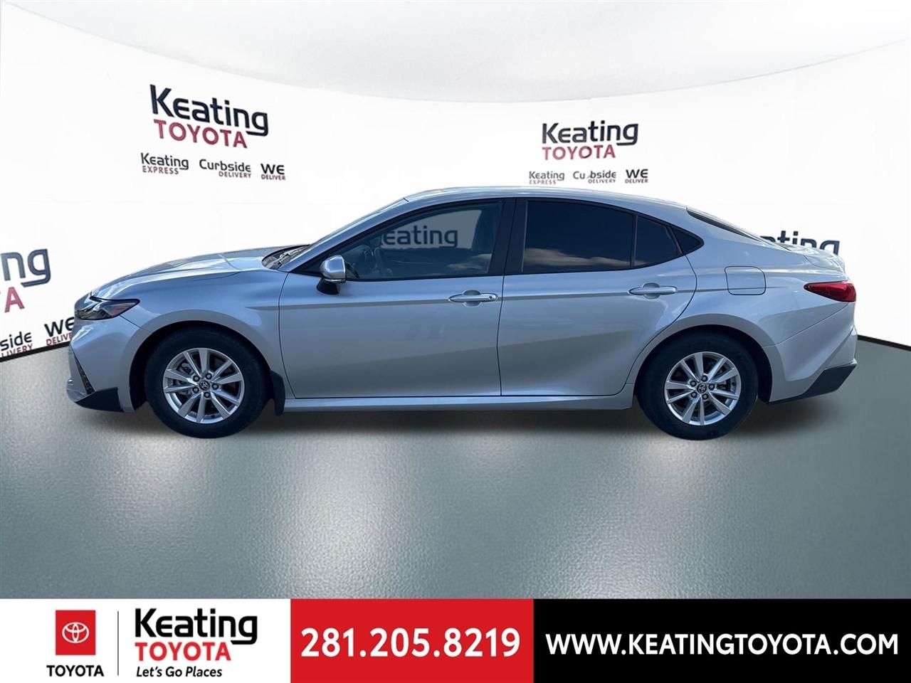 Toyota Camry Hybrid XLE 2025