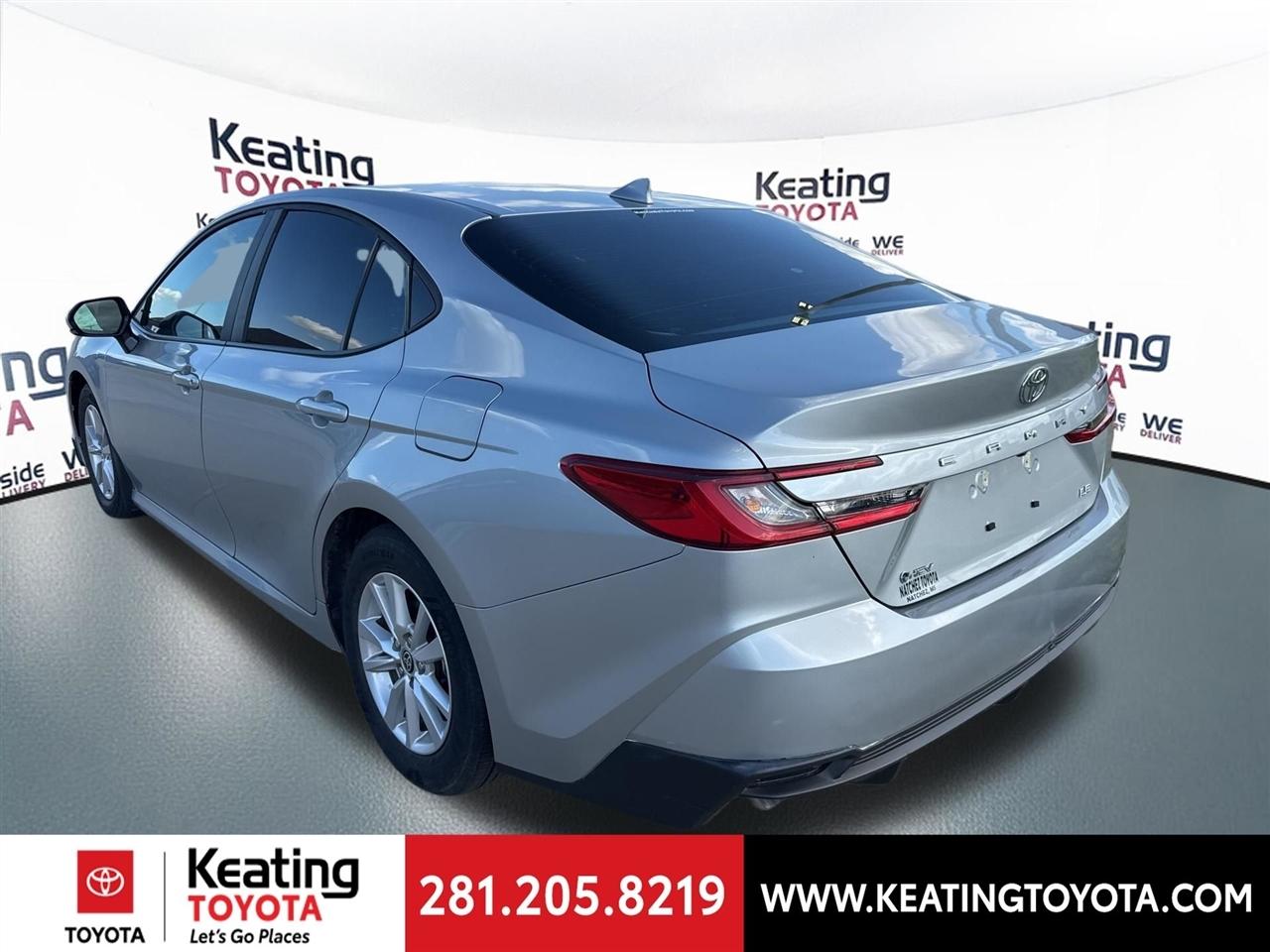 Toyota Camry Hybrid XLE 2025