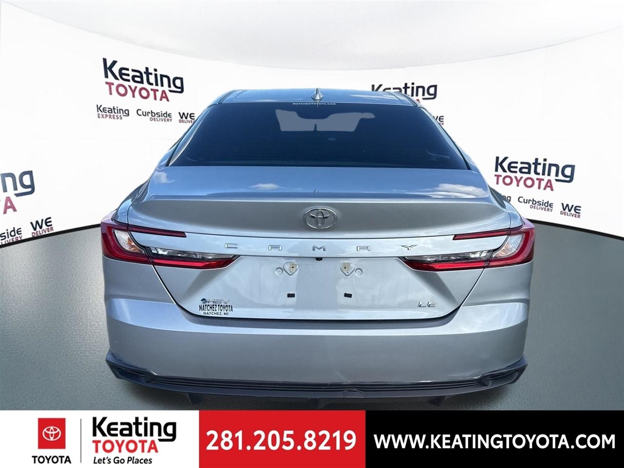 Toyota Camry Hybrid XLE 2025