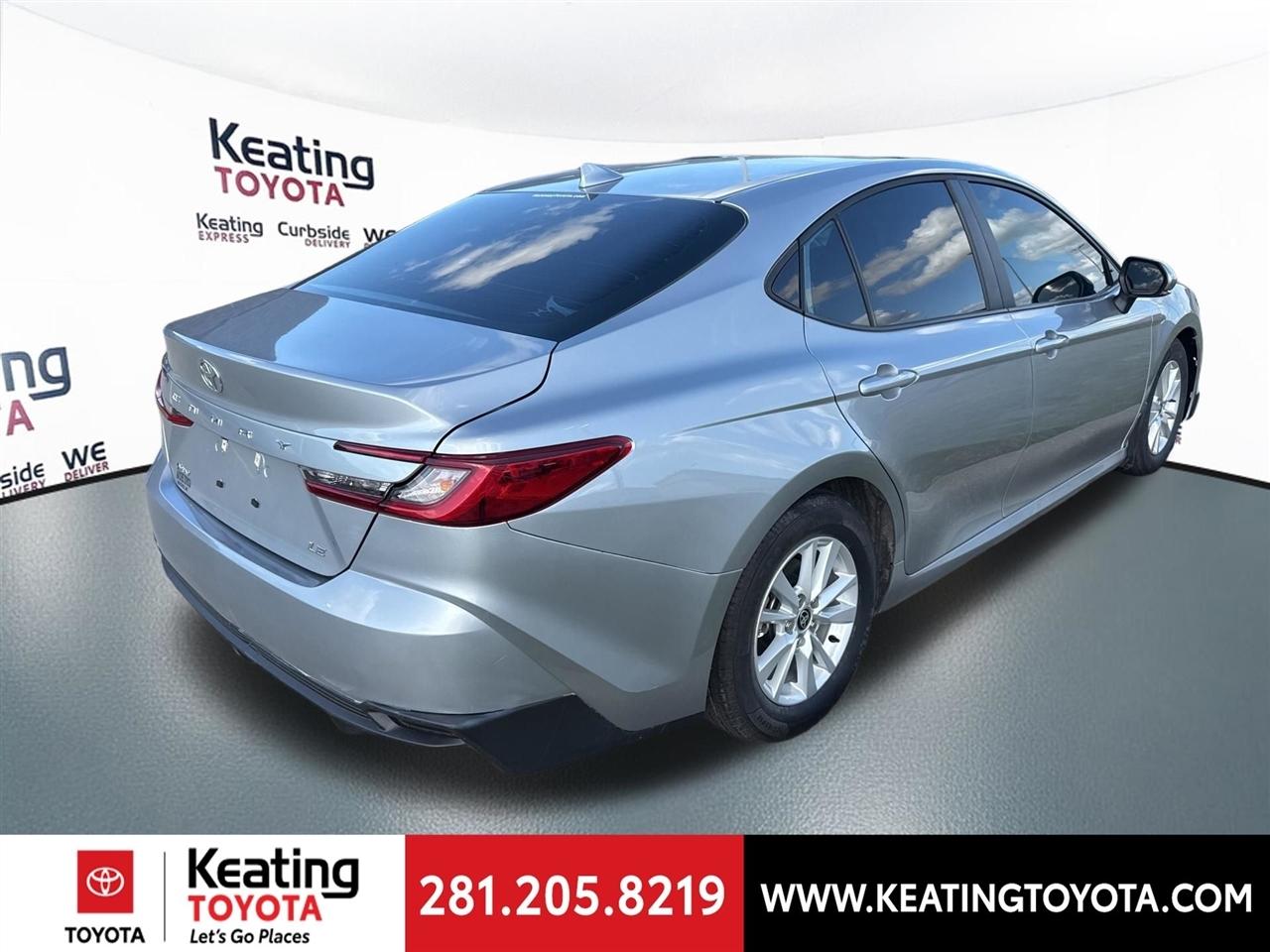 Toyota Camry Hybrid XLE 2025