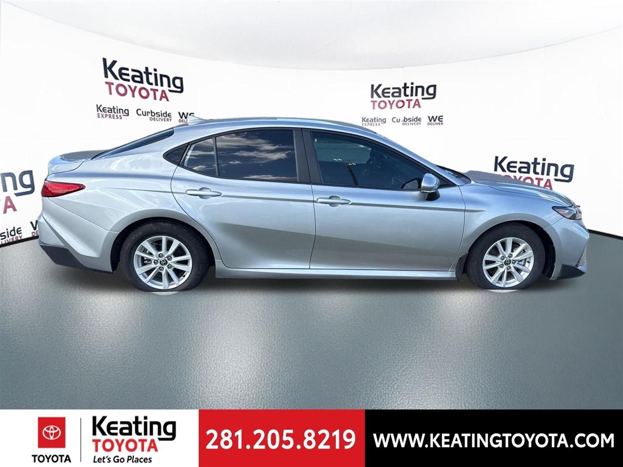 Toyota Camry Hybrid XLE 2025