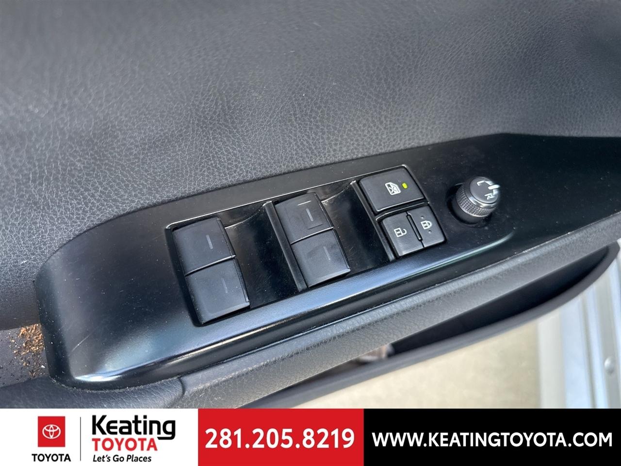 Toyota Camry Hybrid XLE 2025