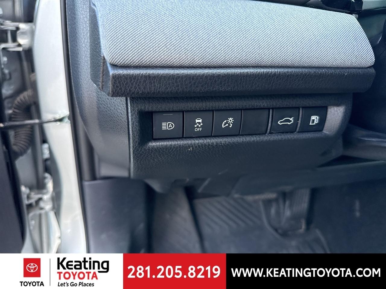 Toyota Camry Hybrid XLE 2025