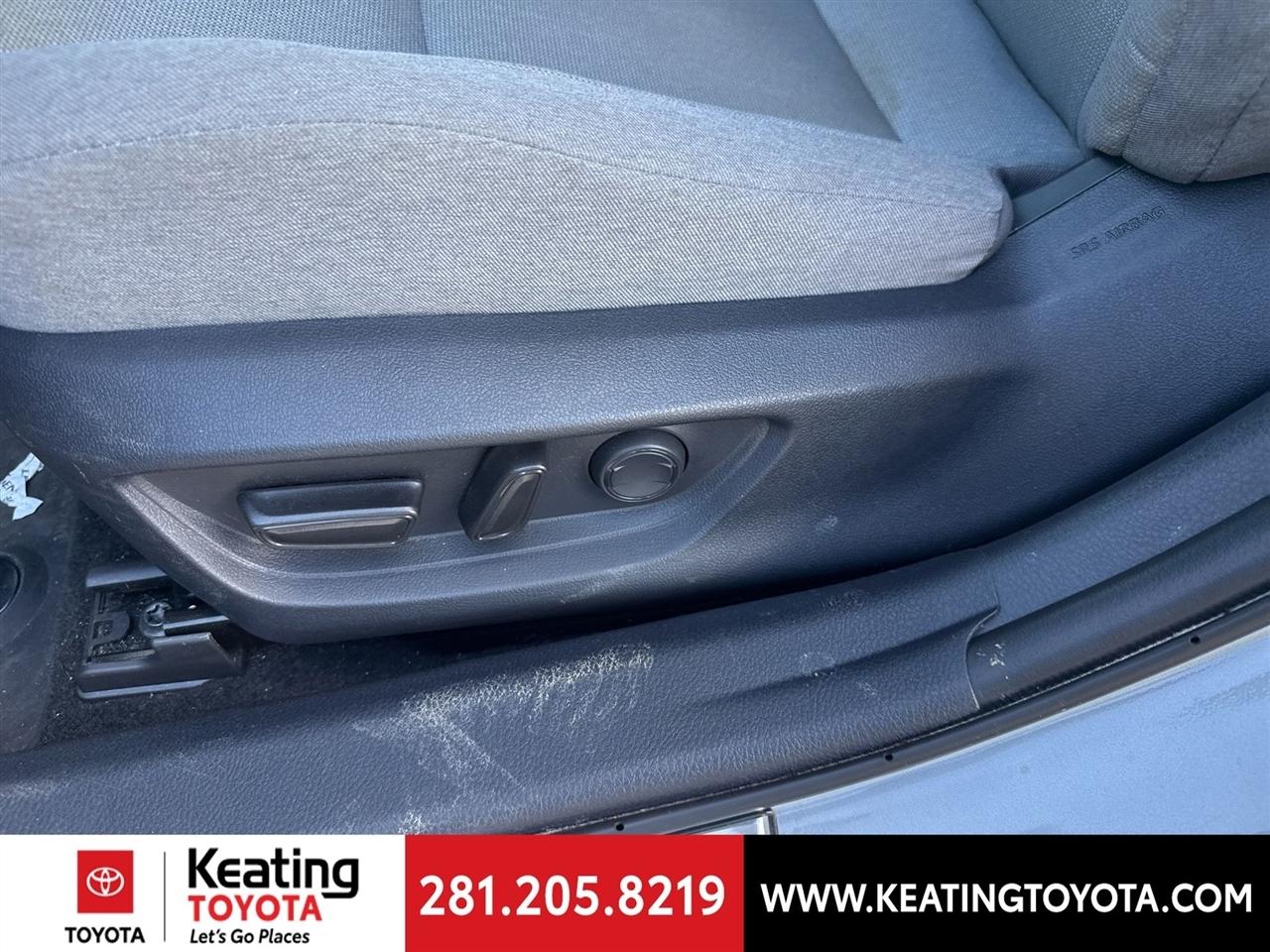 Toyota Camry Hybrid XLE 2025