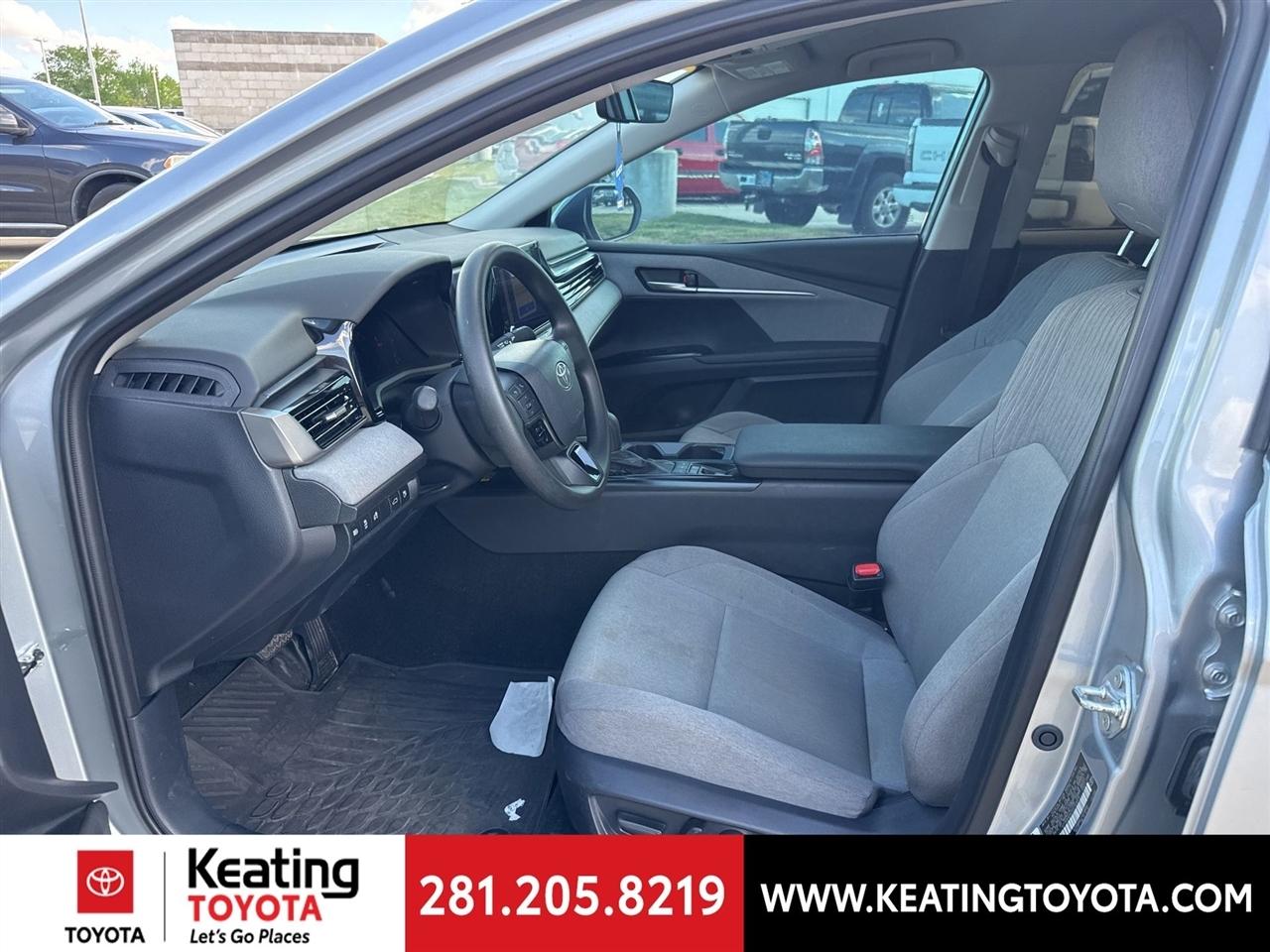 Toyota Camry Hybrid XLE 2025