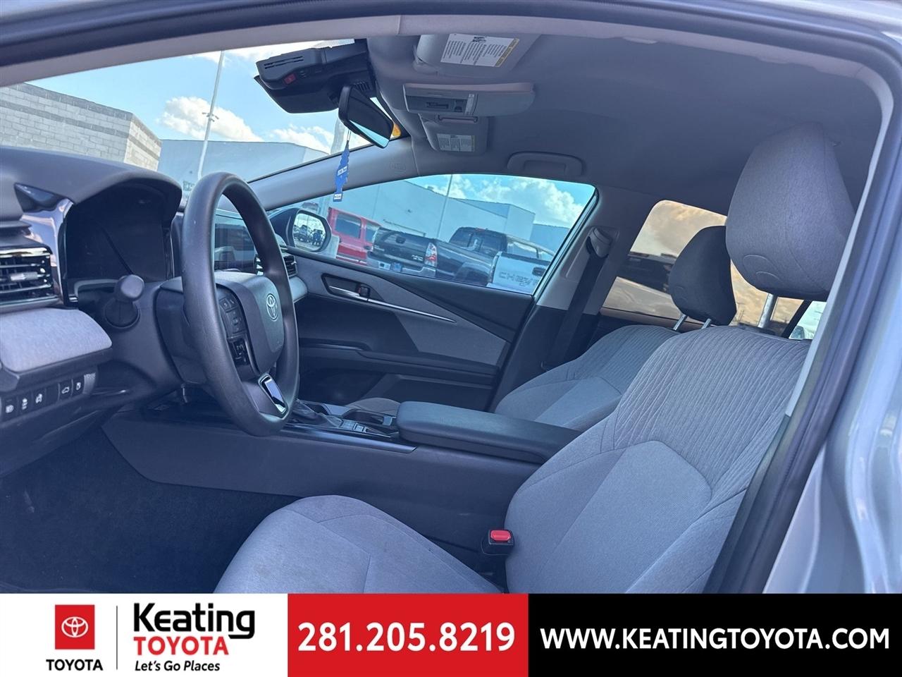 Toyota Camry Hybrid XLE 2025