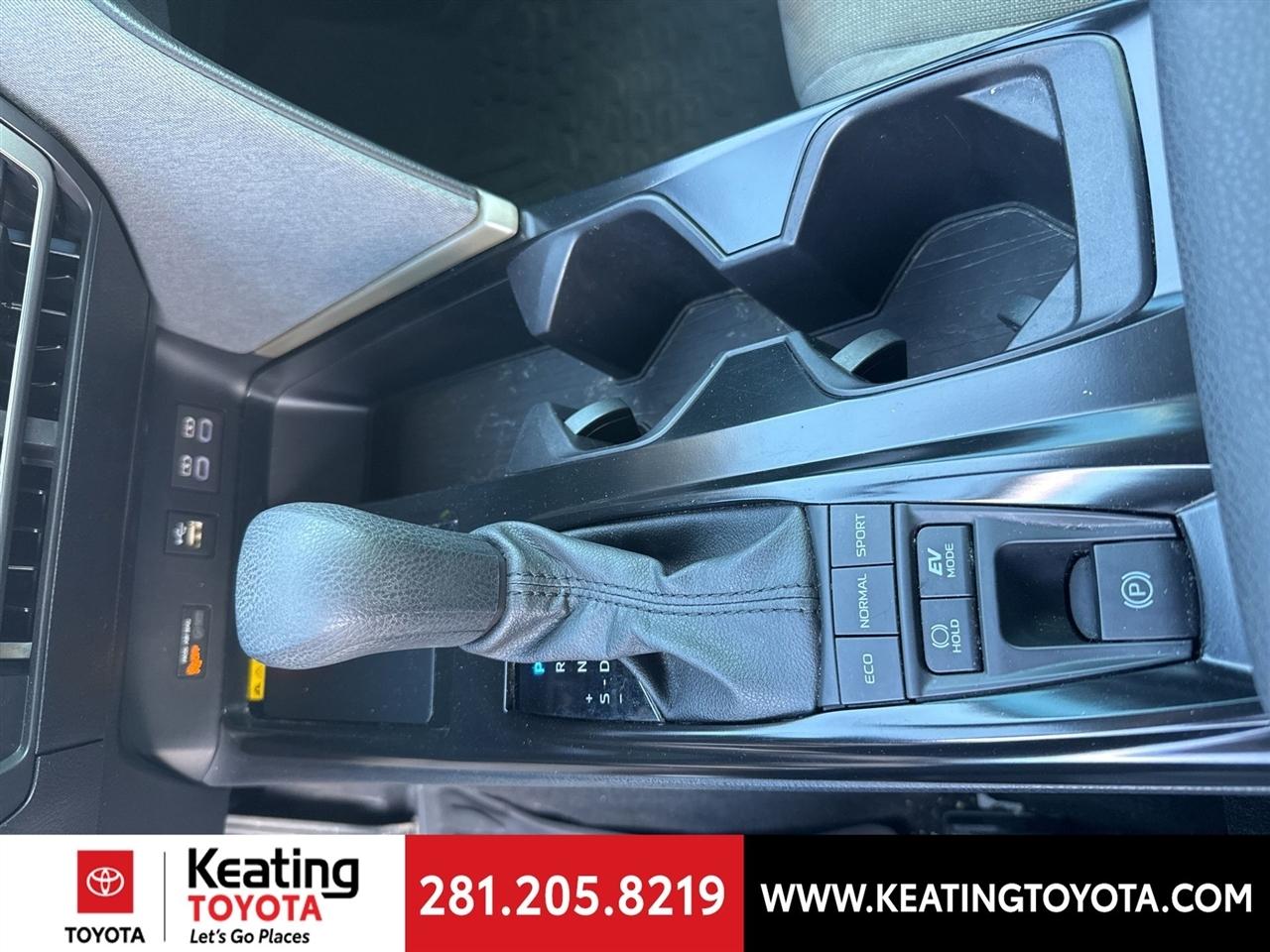 Toyota Camry Hybrid XLE 2025