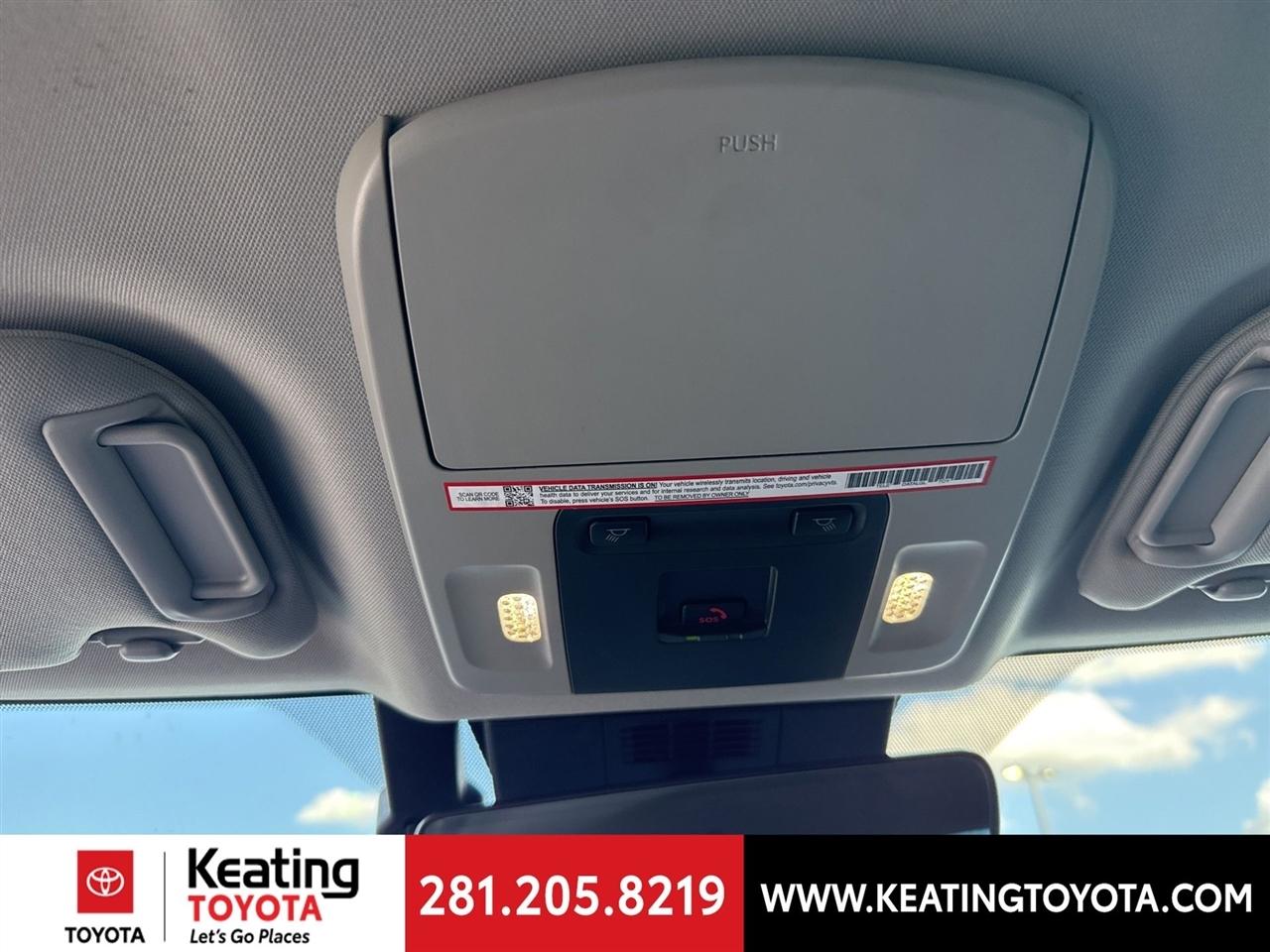 Toyota Camry Hybrid XLE 2025