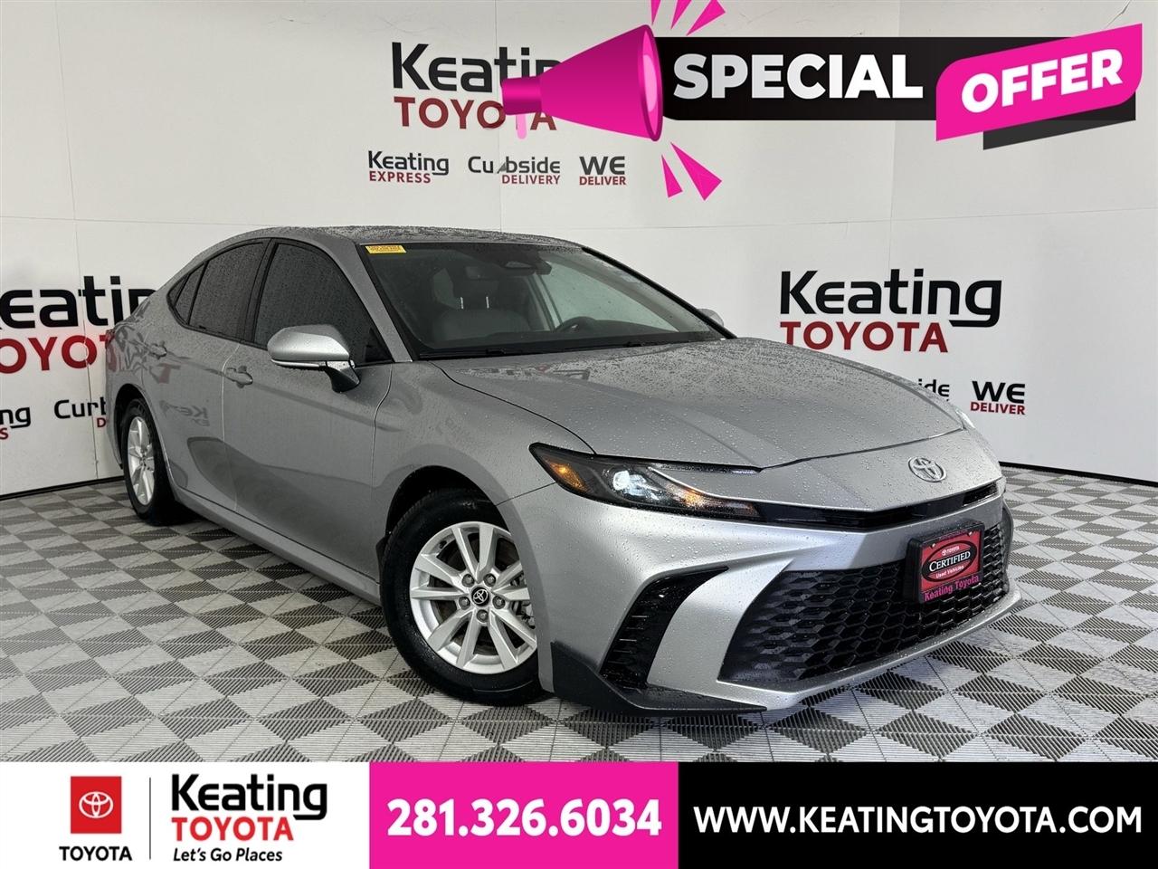 Toyota Camry Hybrid XLE 2025