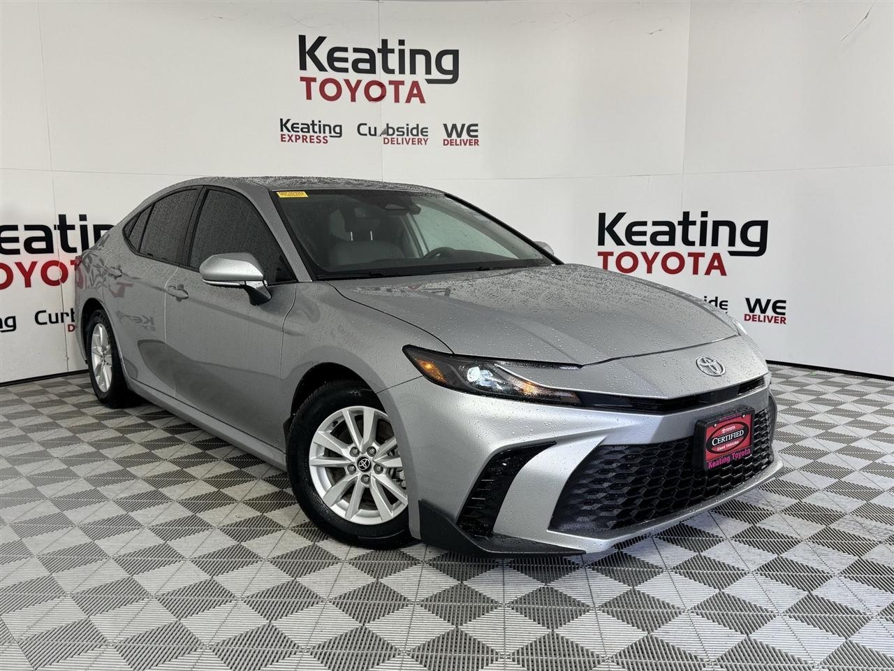 Toyota Camry Hybrid XLE 2025