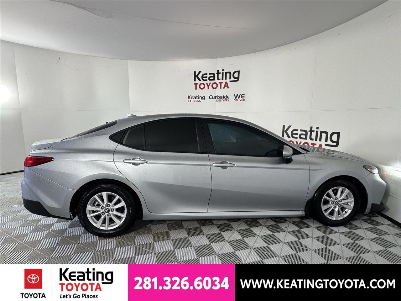 Toyota Camry Hybrid XLE 2025