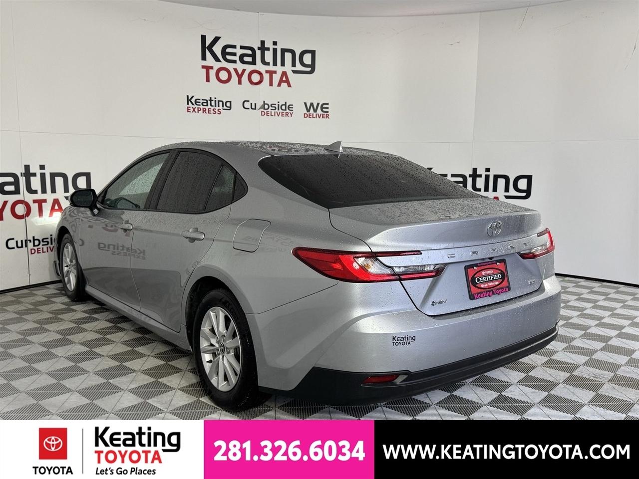 Toyota Camry Hybrid XLE 2025