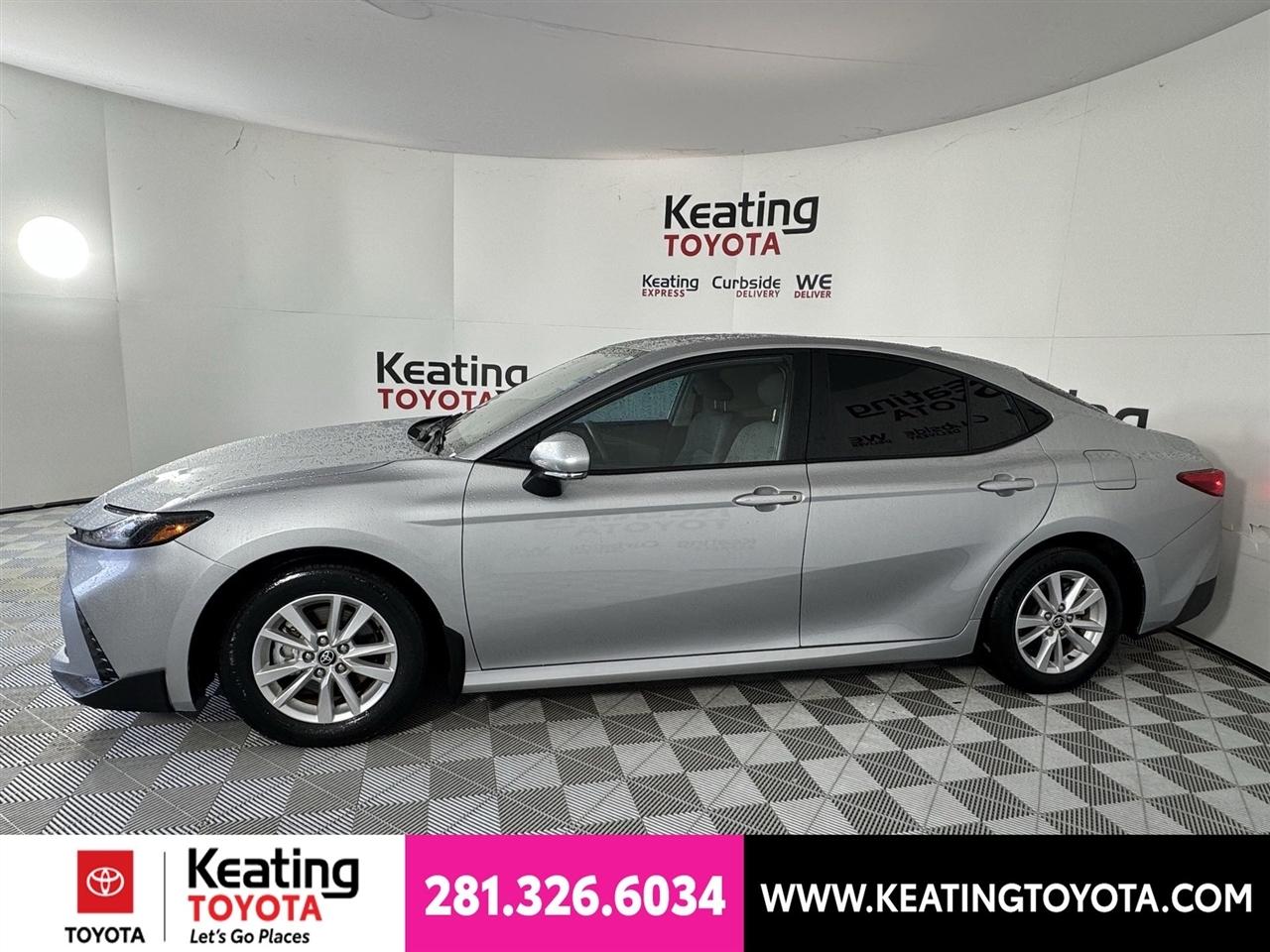 Toyota Camry Hybrid XLE 2025