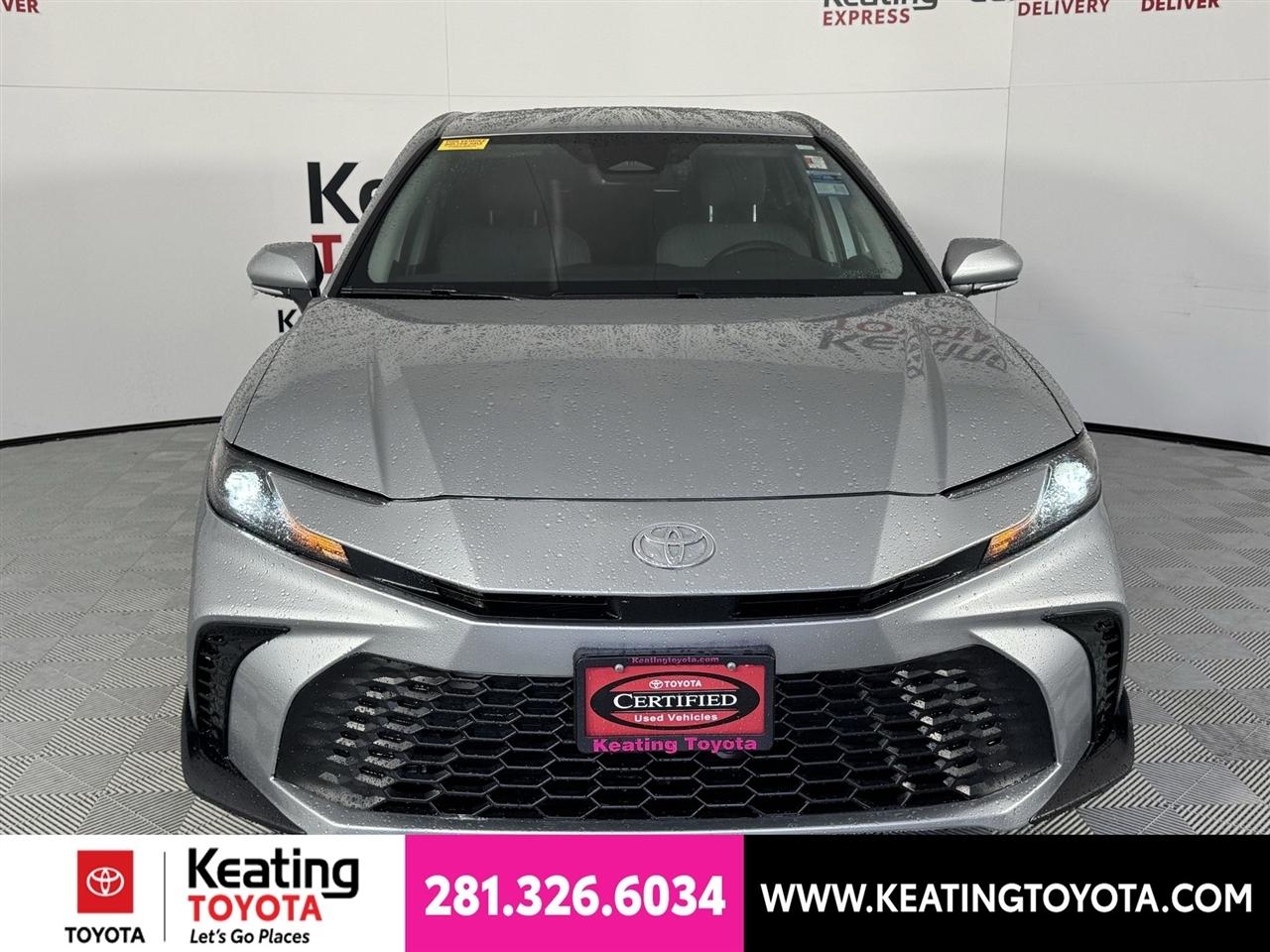 Toyota Camry Hybrid XLE 2025