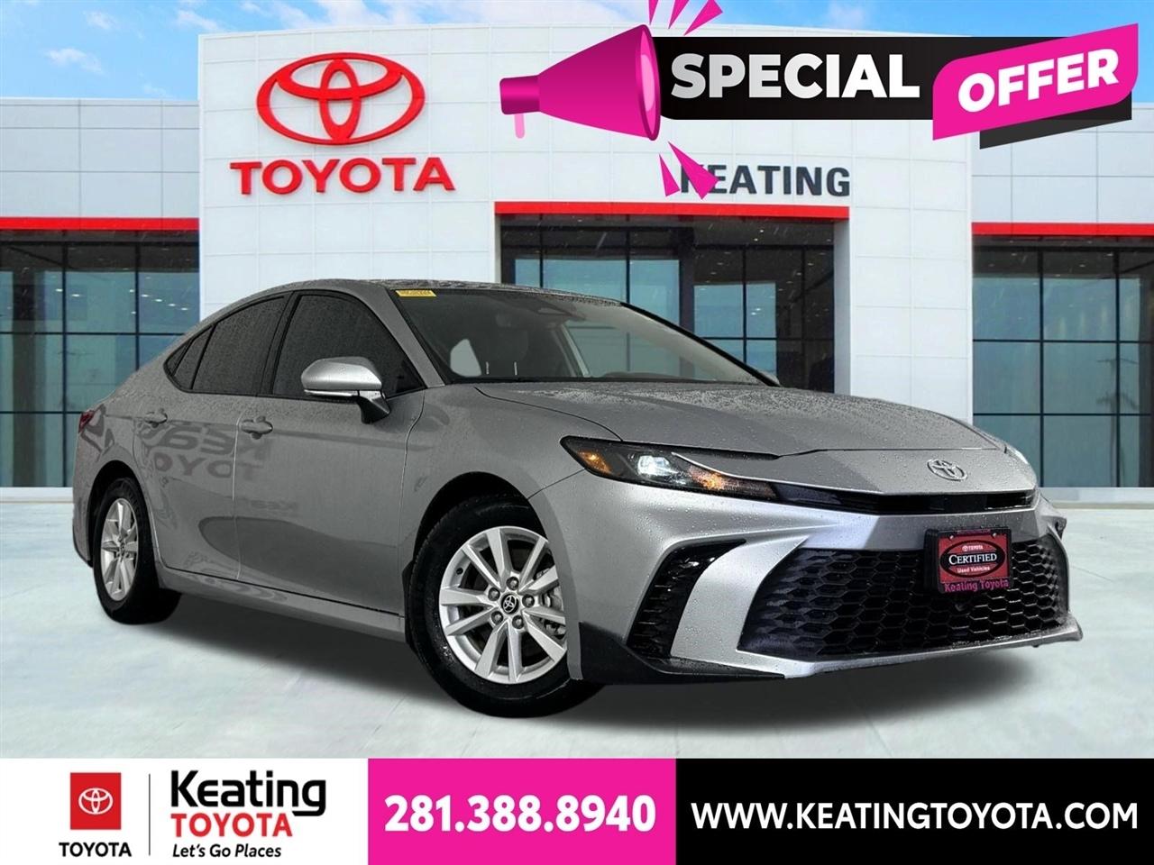 Toyota Camry Hybrid XLE 2025