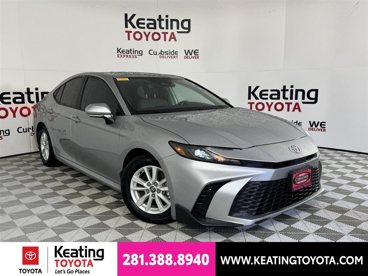 Toyota Camry Hybrid XLE 2025