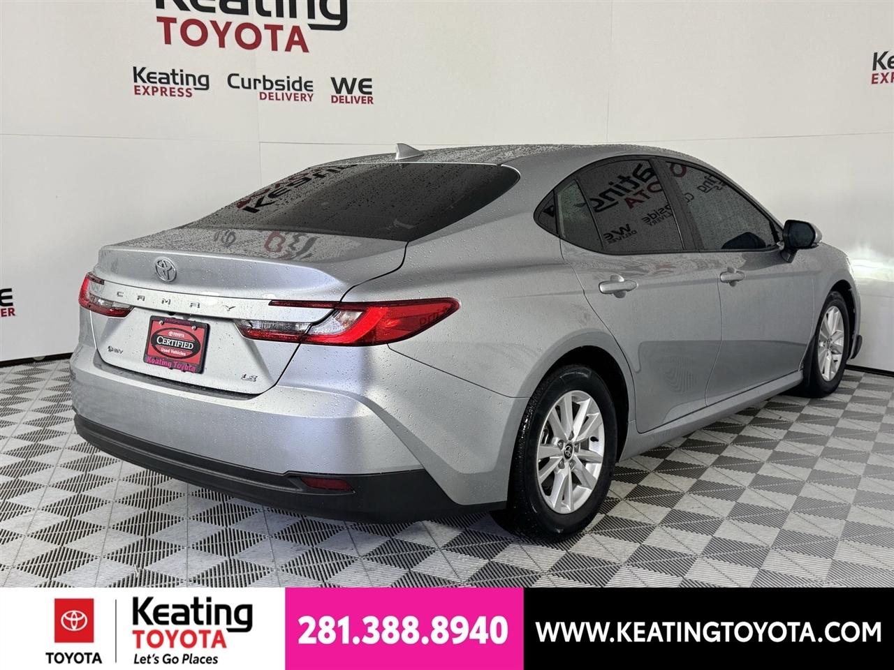 Toyota Camry Hybrid XLE 2025
