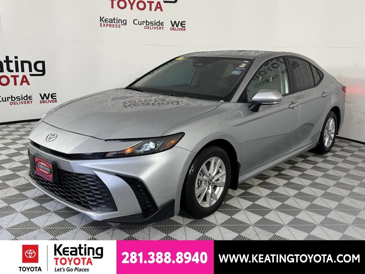 Toyota Camry Hybrid XLE 2025