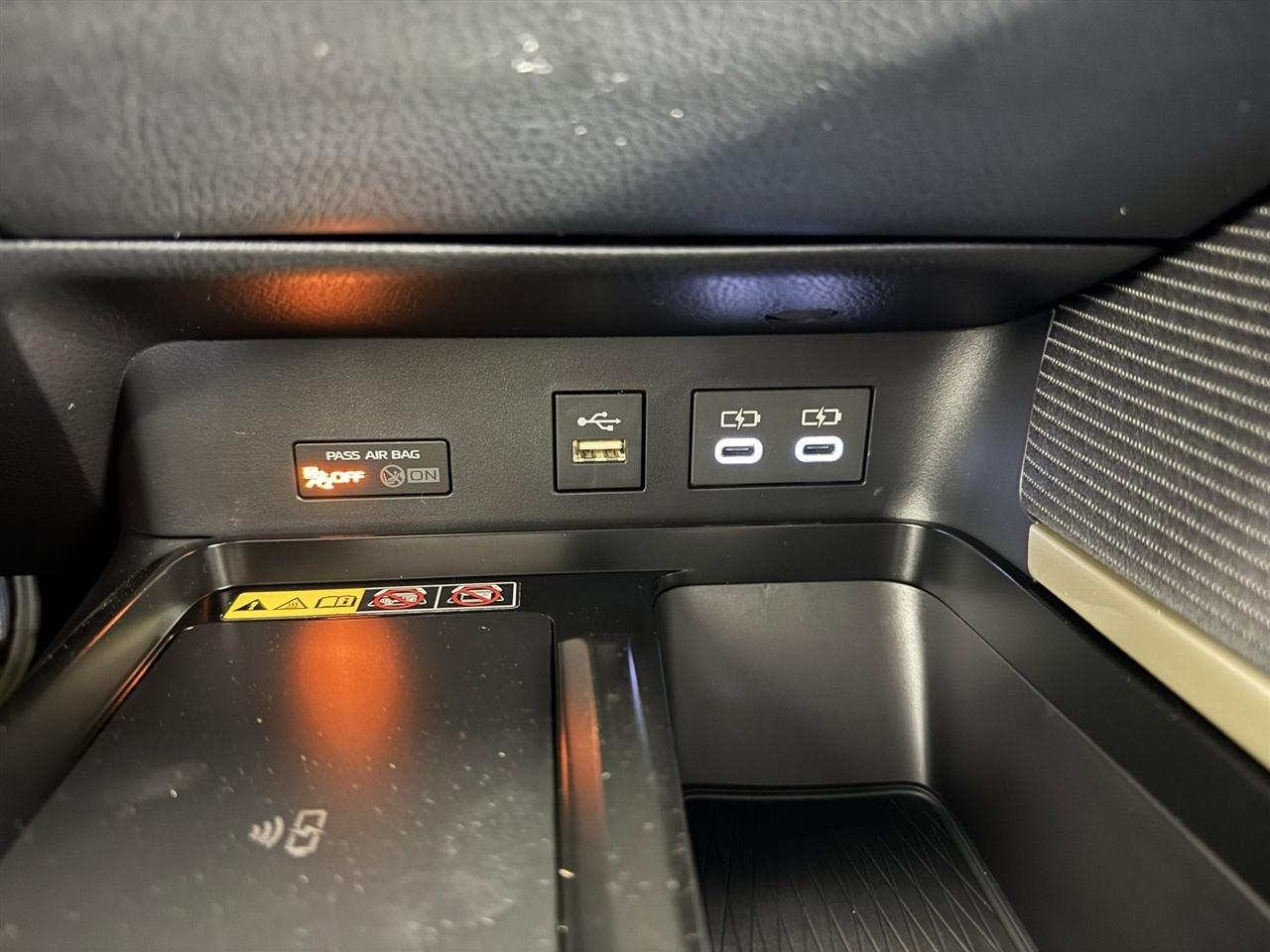 Toyota Camry Hybrid XLE 2026