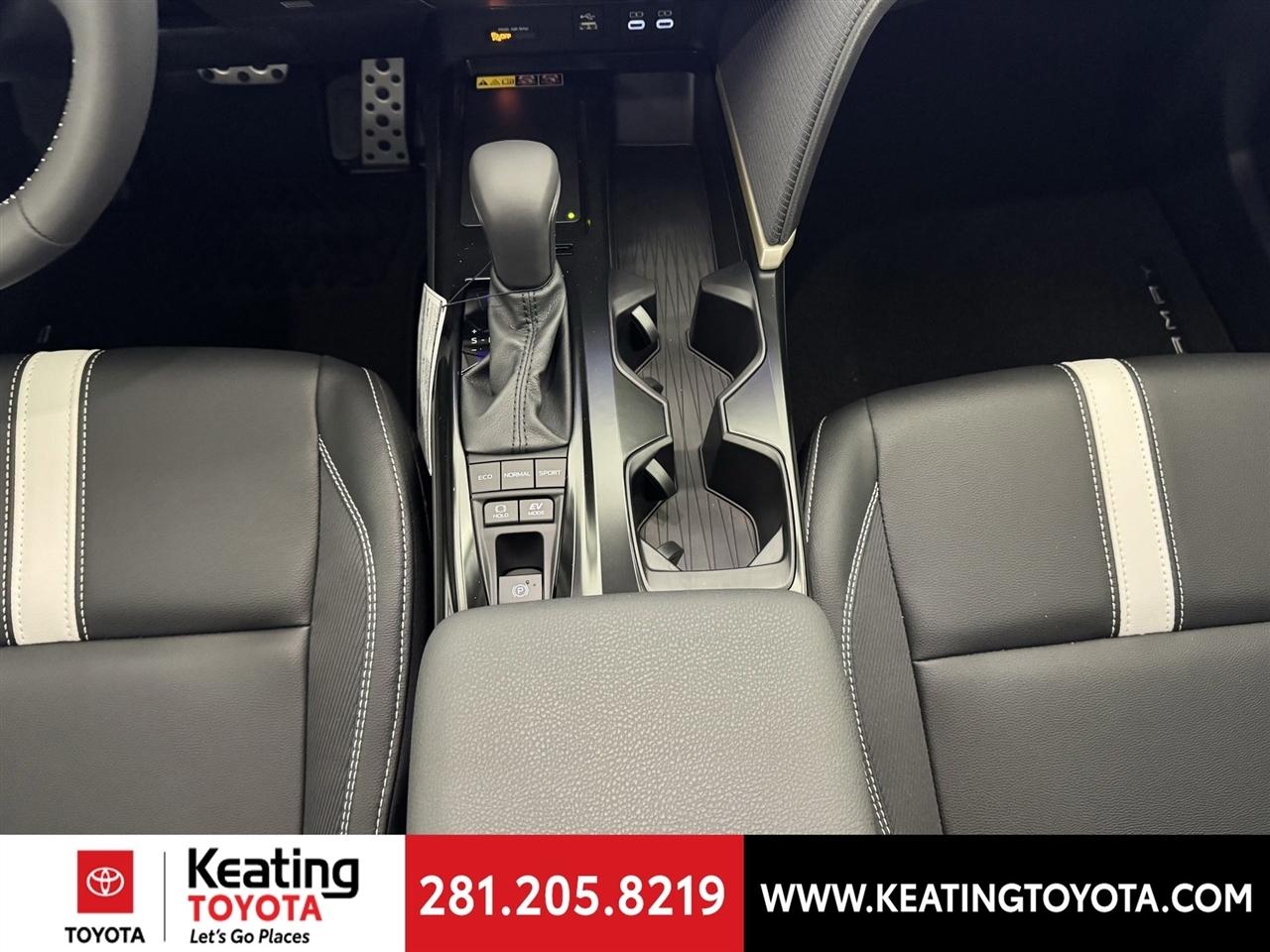 Toyota Camry Hybrid XLE 2026