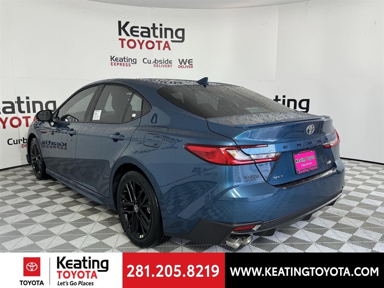 Toyota Camry Hybrid XLE 2026