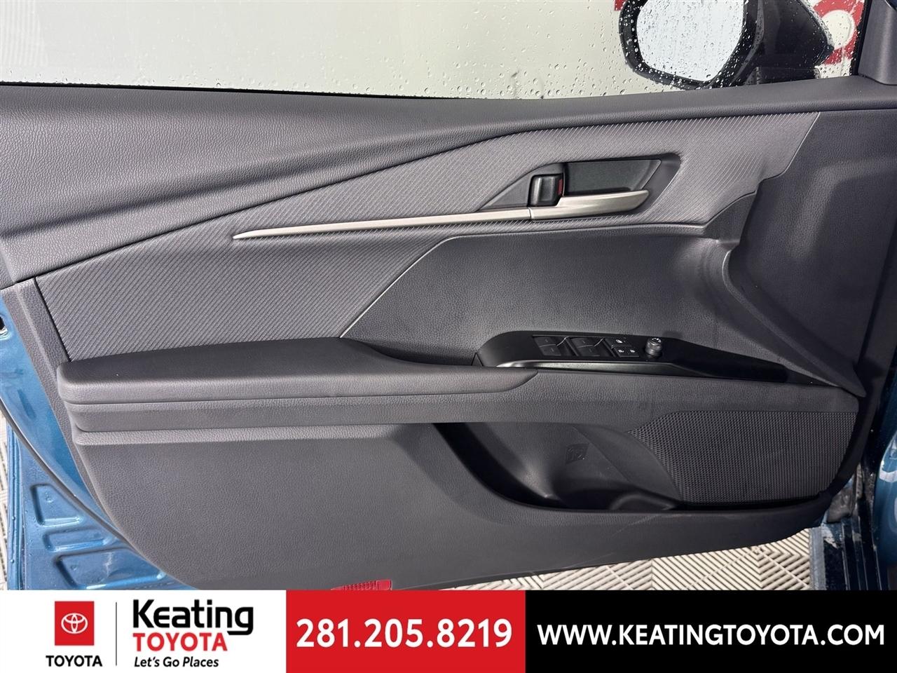 Toyota Camry Hybrid XLE 2026