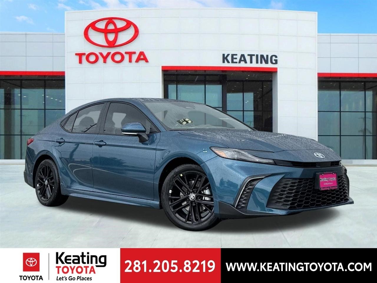 Toyota Camry Hybrid XLE 2026