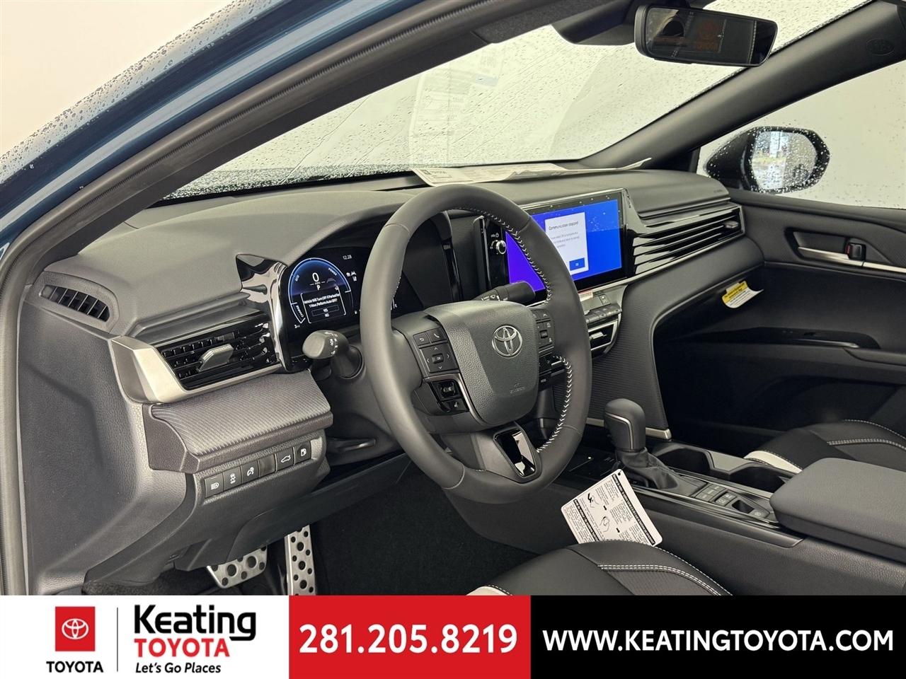 Toyota Camry Hybrid XLE 2026