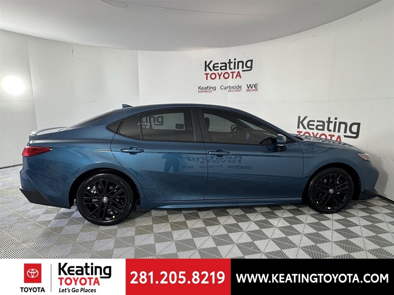 Toyota Camry Hybrid XLE 2026