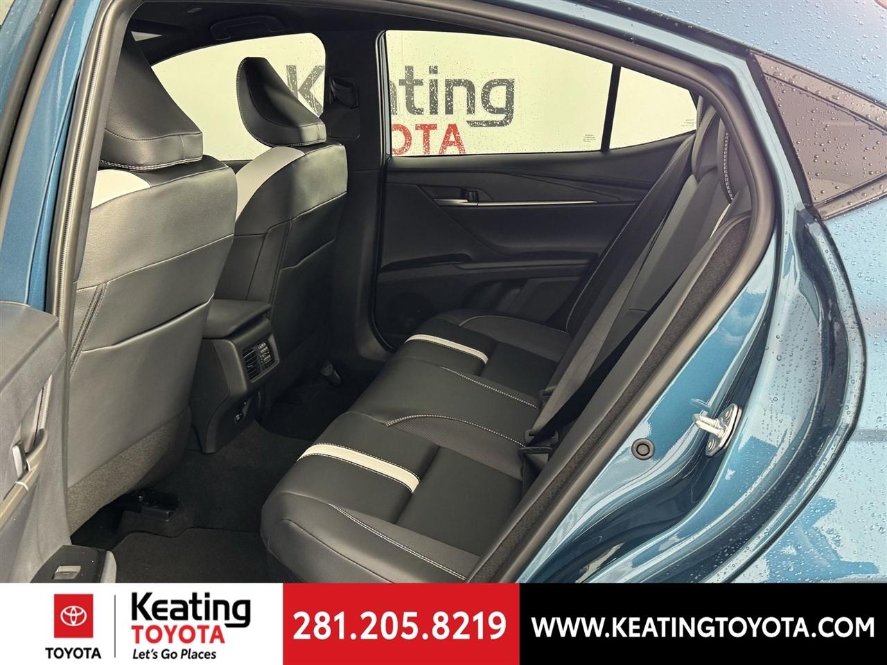 Toyota Camry Hybrid XLE 2026