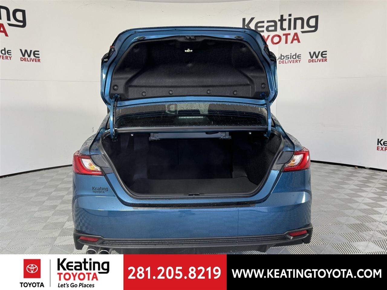 Toyota Camry Hybrid XLE 2026