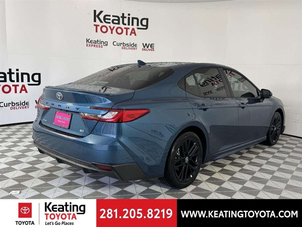 Toyota Camry Hybrid XLE 2026