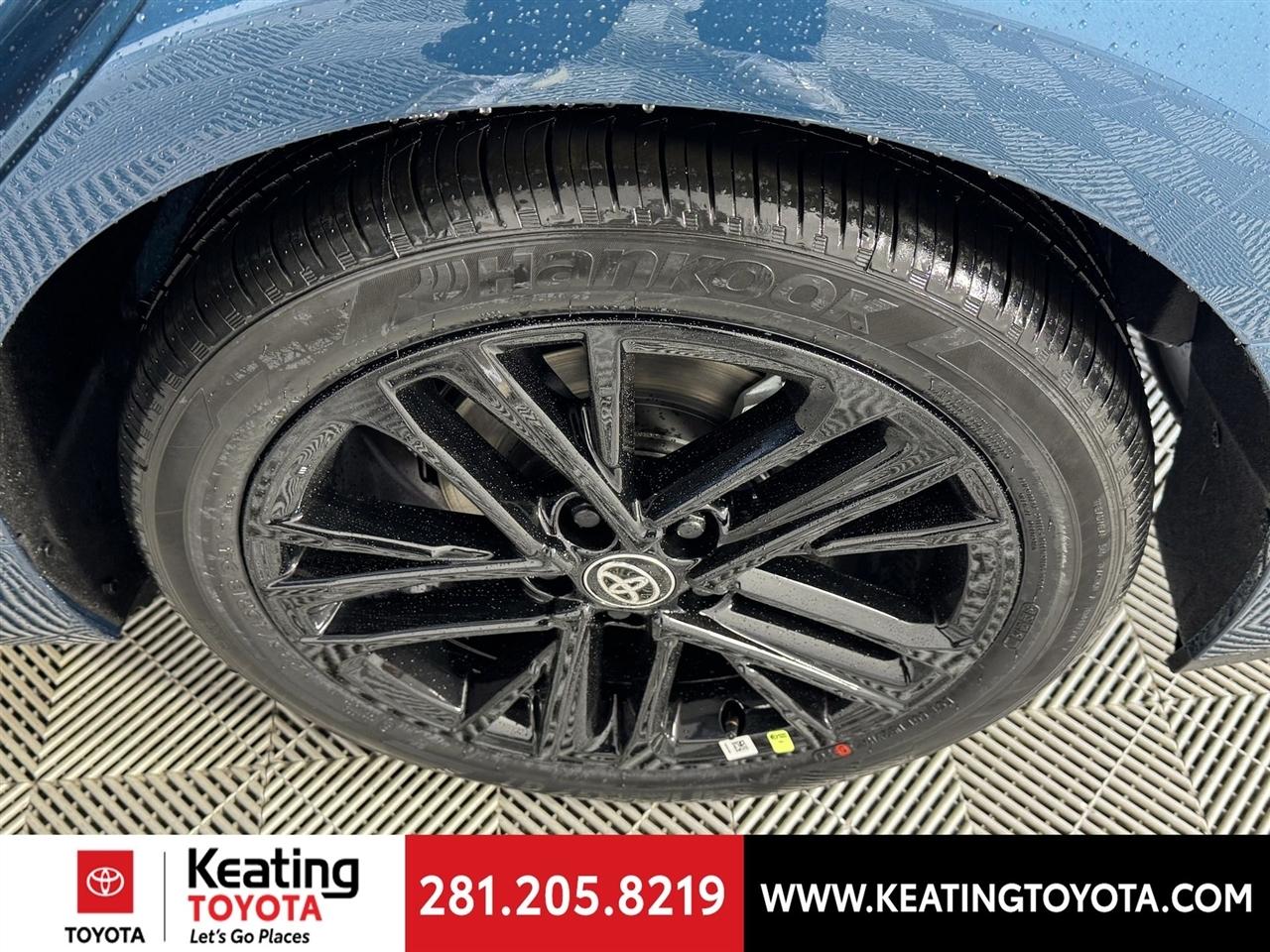 Toyota Camry Hybrid XLE 2026