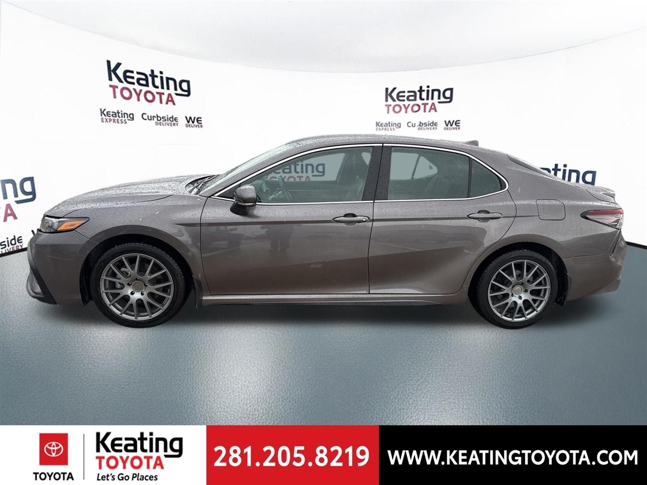 Toyota Camry SE 2023