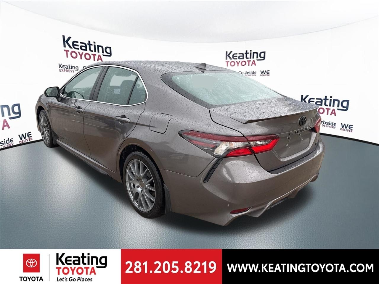 Toyota Camry SE 2023