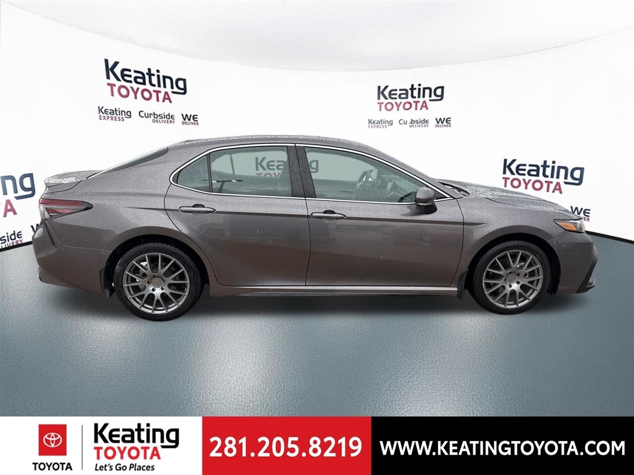 Toyota Camry SE 2023