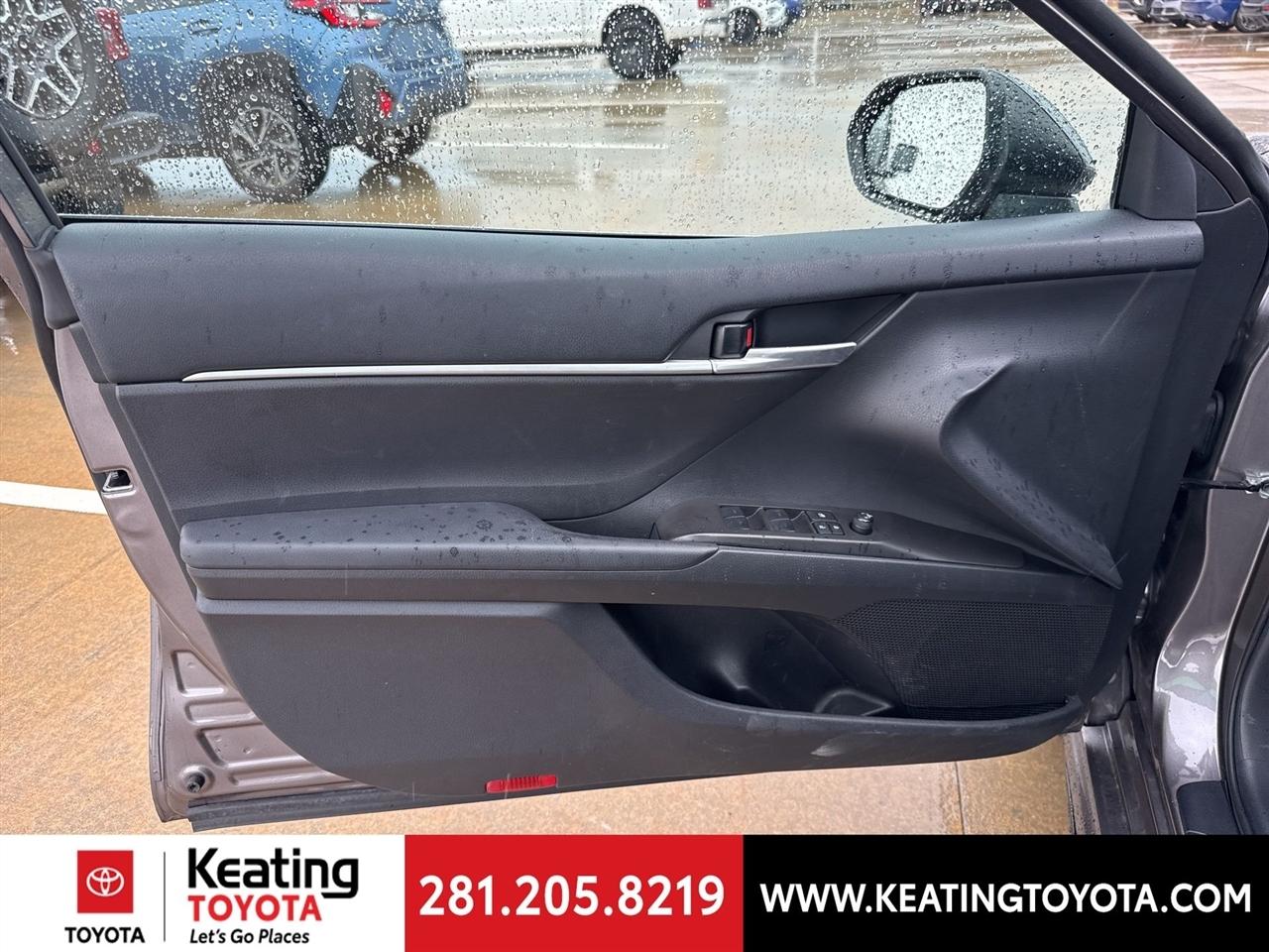 Toyota Camry SE 2023