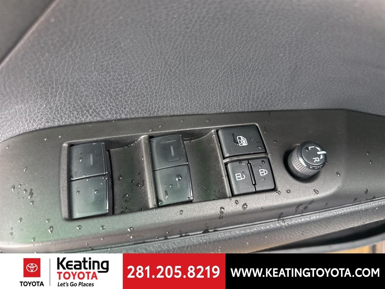 Toyota Camry SE 2023