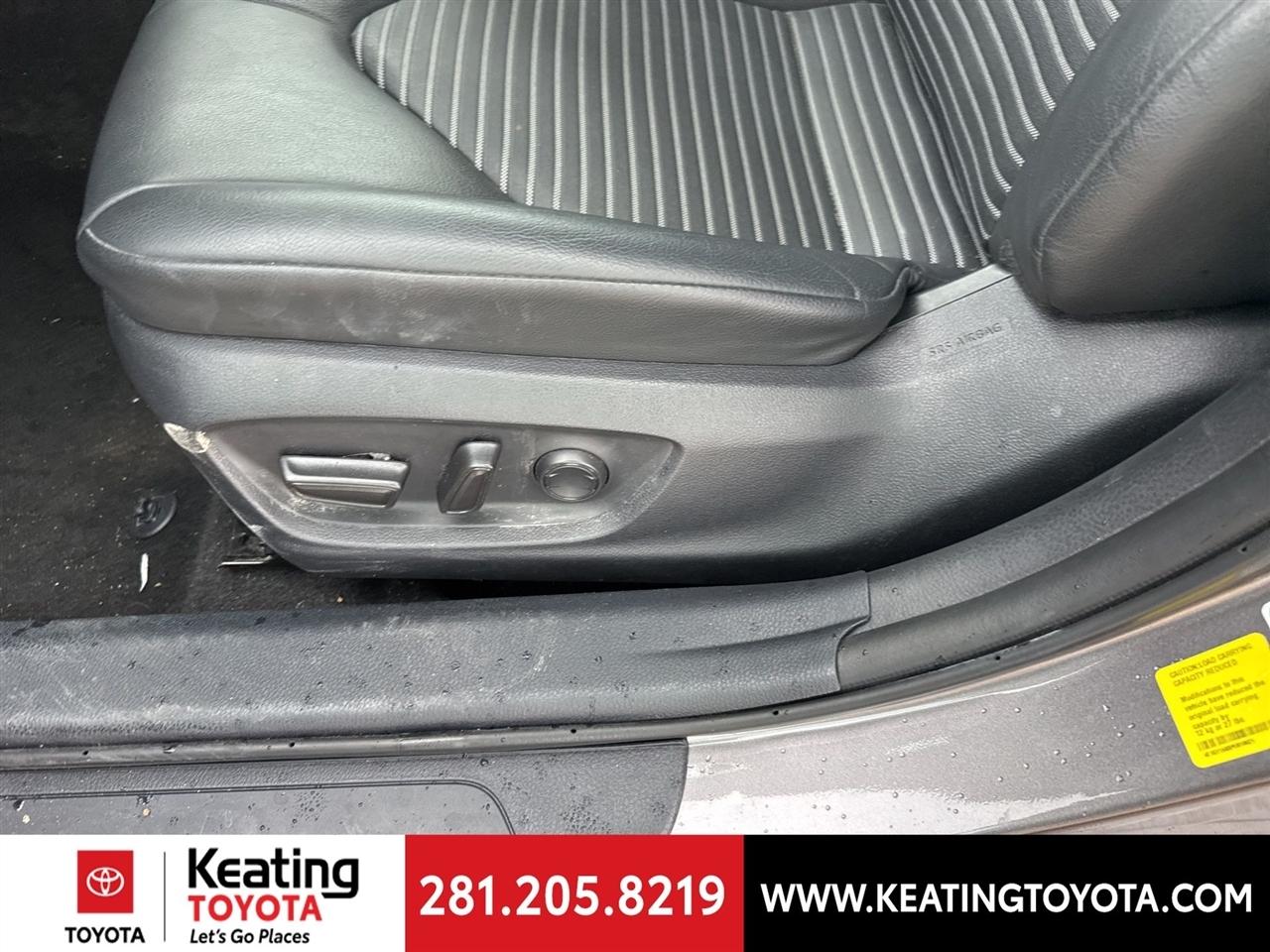 Toyota Camry SE 2023