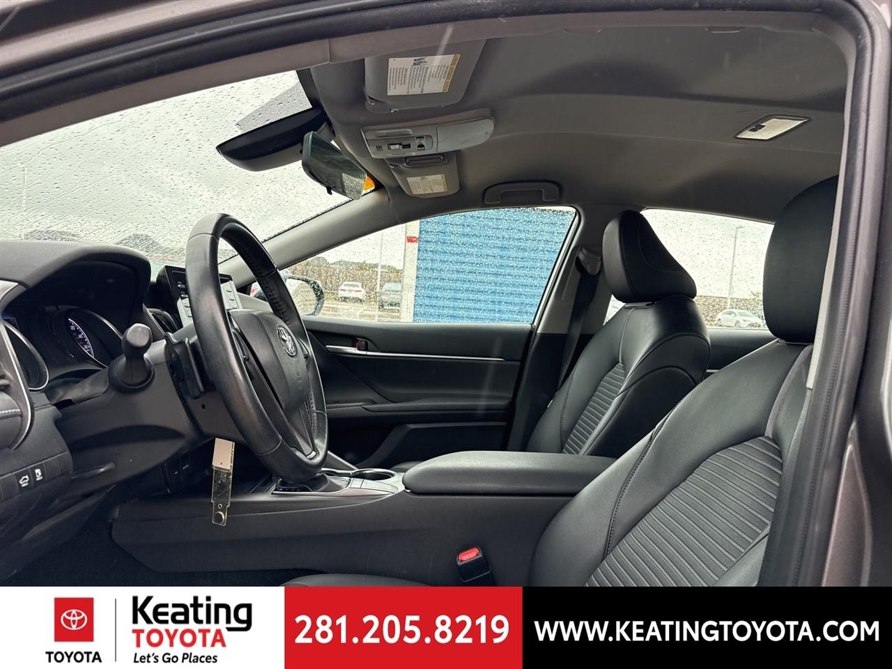 Toyota Camry SE 2023