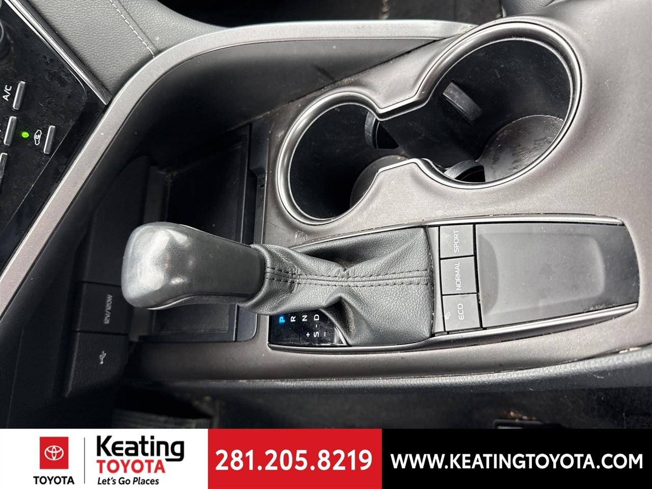 Toyota Camry SE 2023