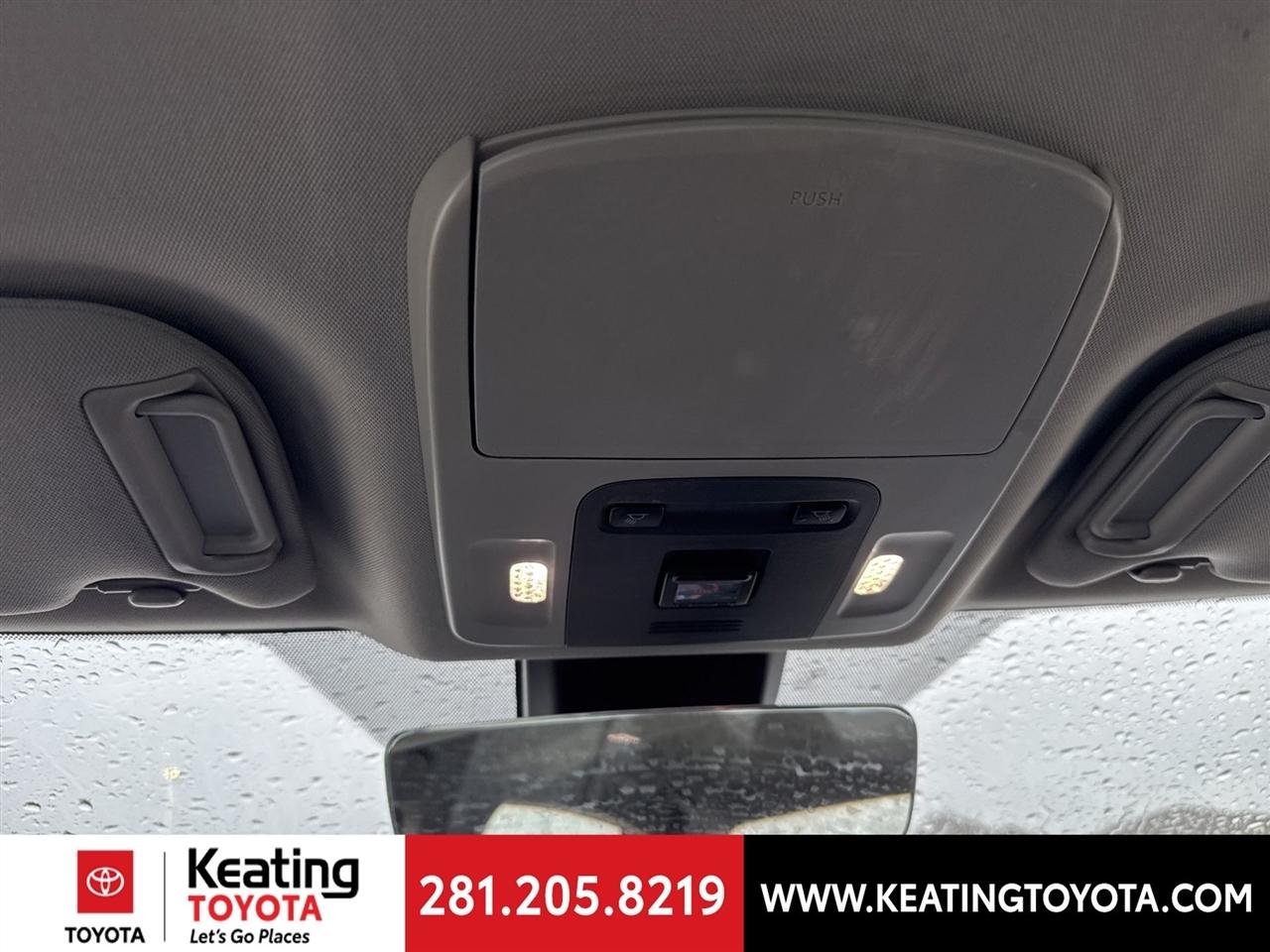 Toyota Camry SE 2023