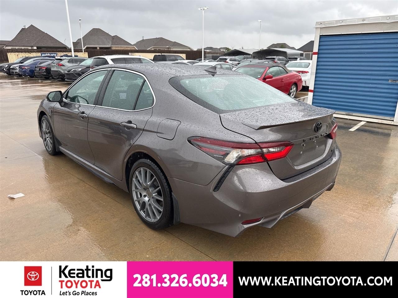 Toyota Camry SE 2023