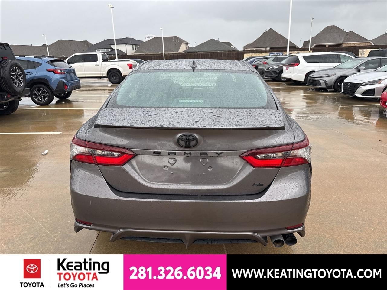 Toyota Camry SE 2023