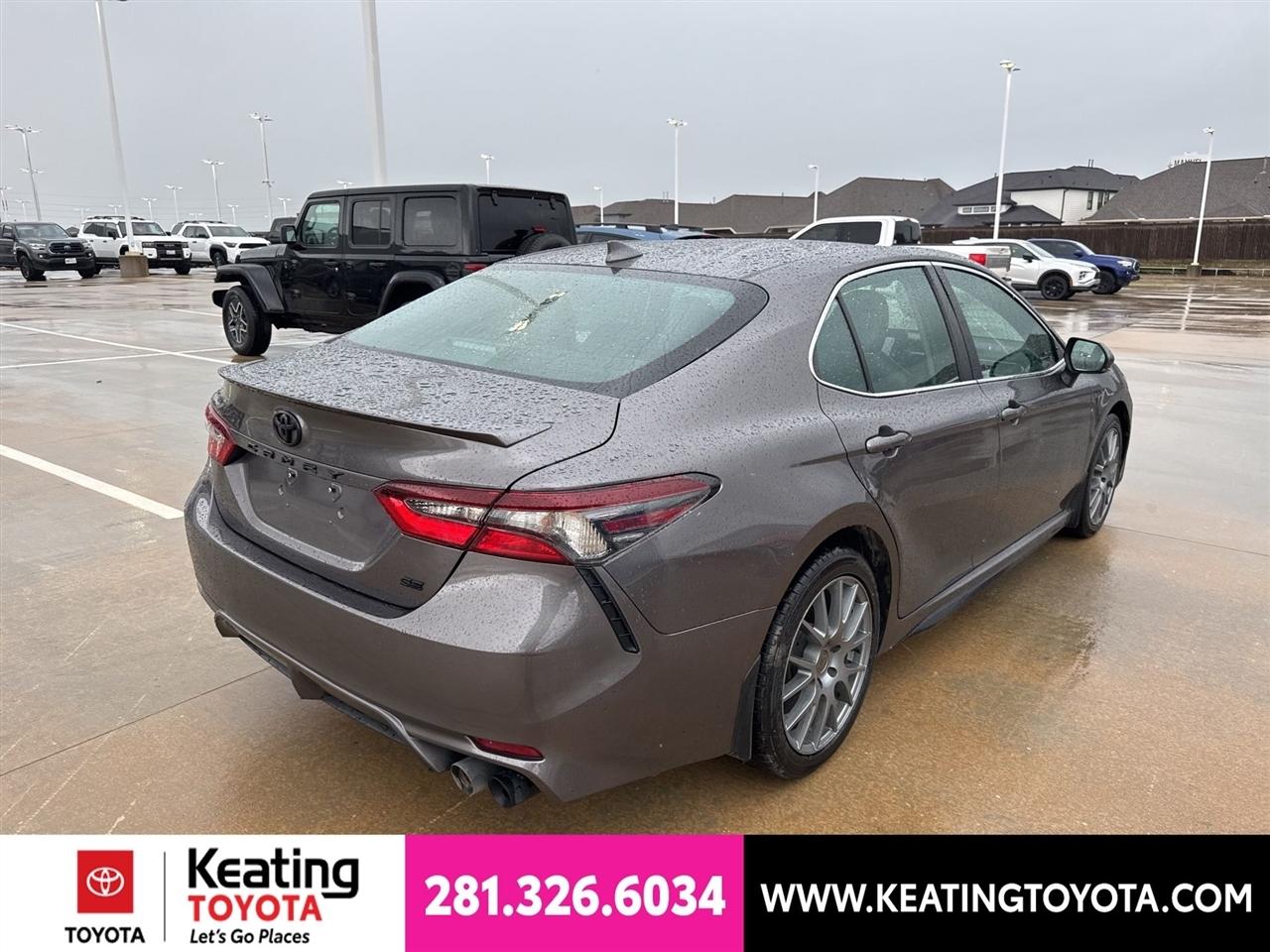 Toyota Camry SE 2023