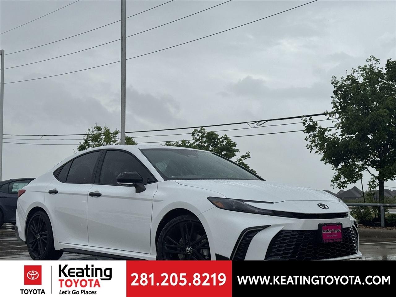 Toyota Camry Hybrid XLE 2026