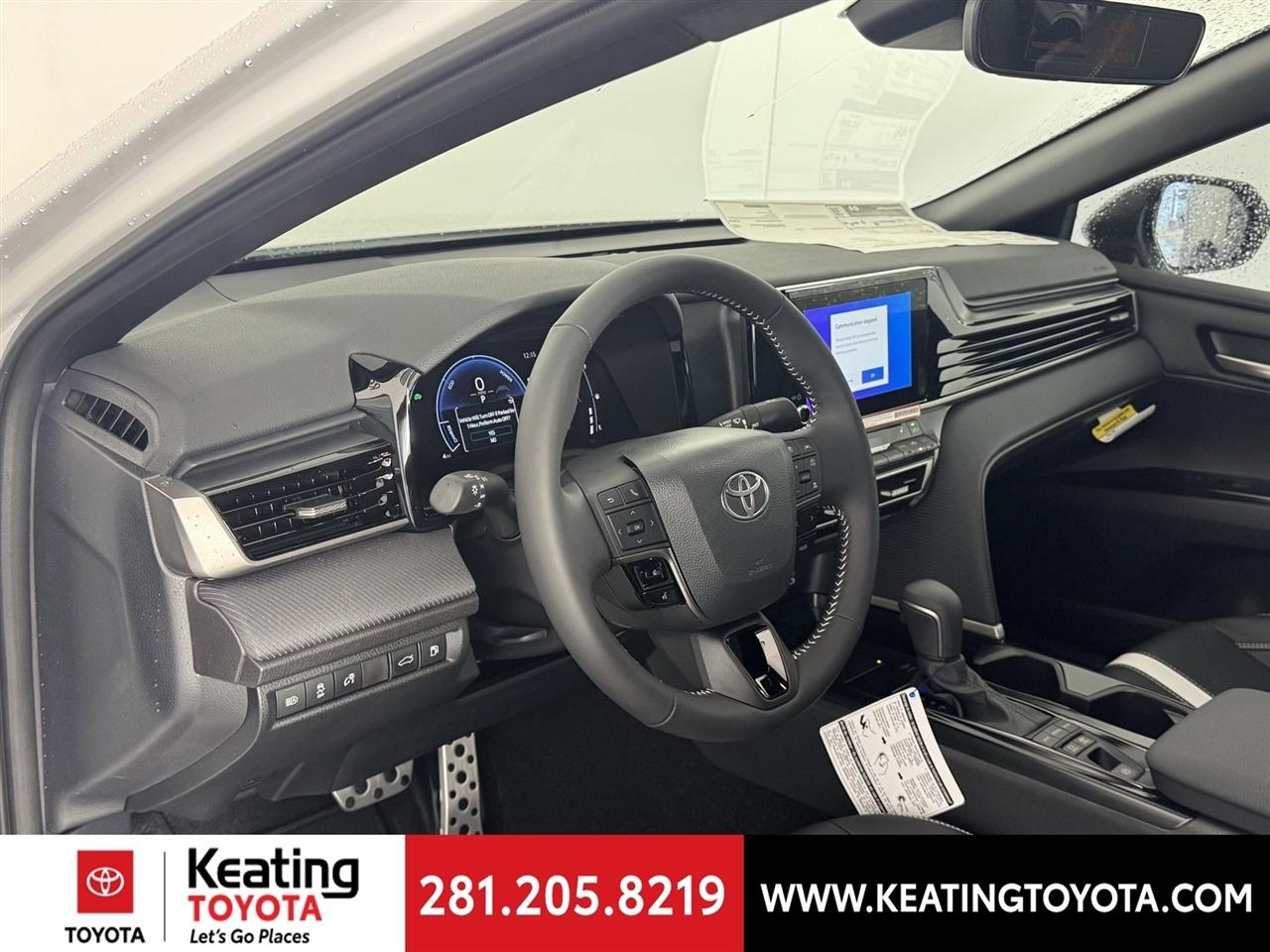 Toyota Camry Hybrid XLE 2026